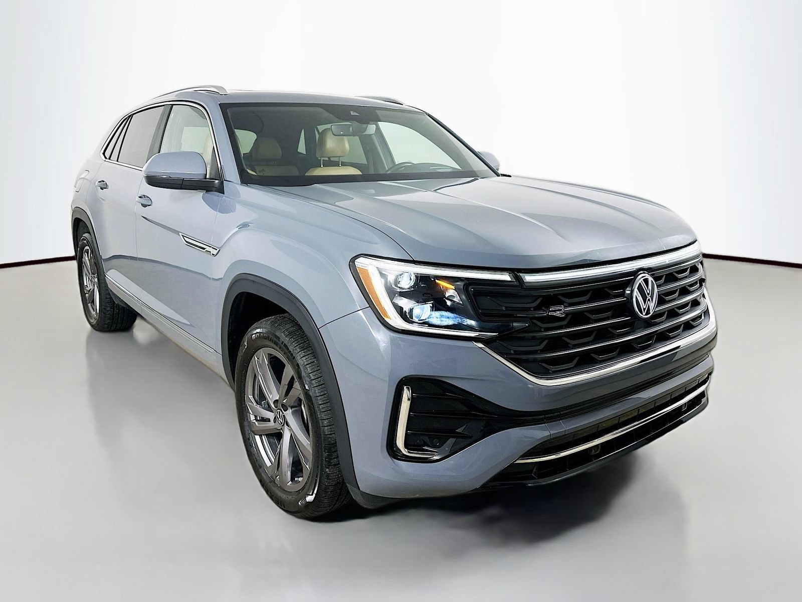 Used 2024 Volkswagen Atlas Cross Sport SEL R-Line AWD/4WD image 3