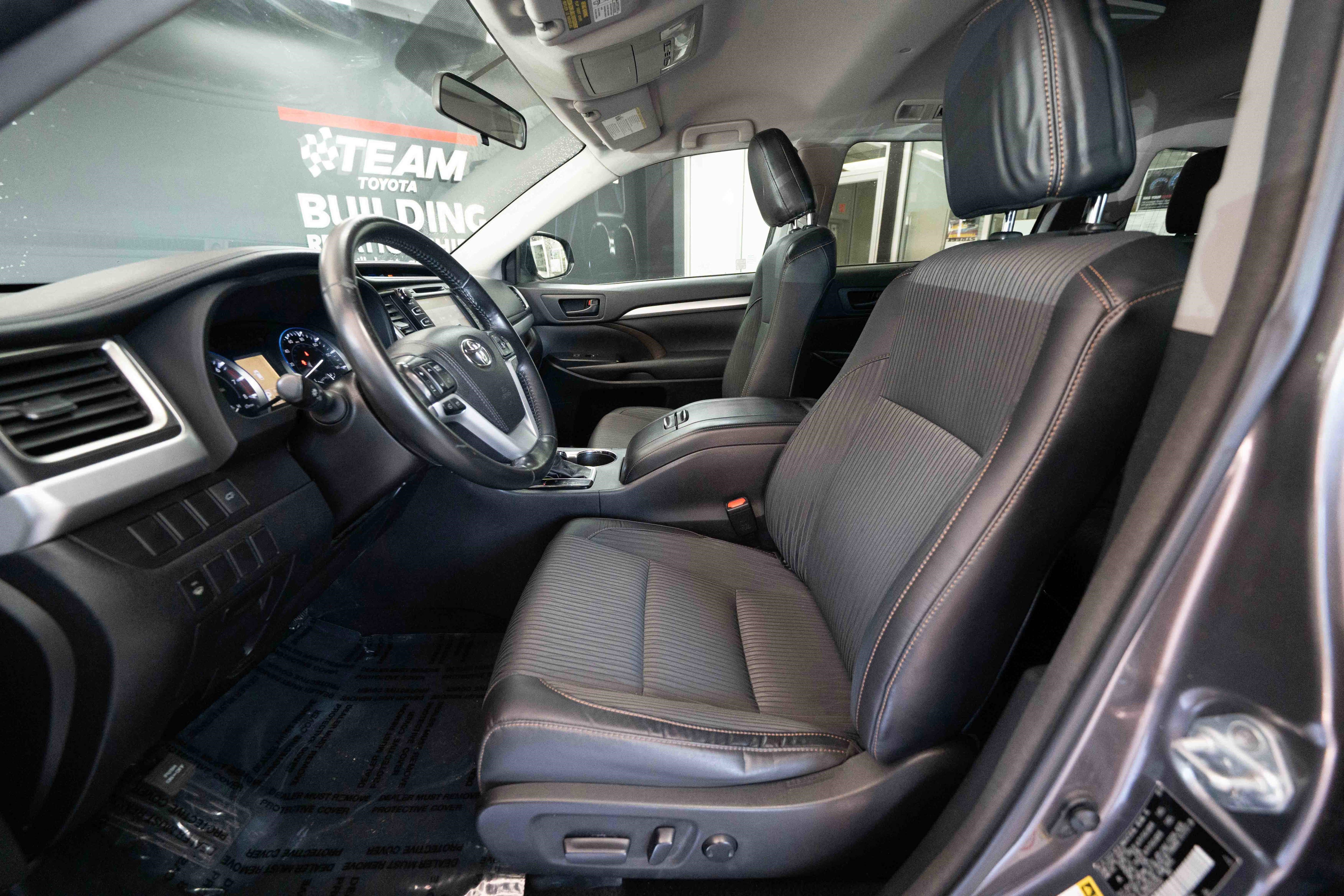 Used 2016 Toyota Highlander Plus AWD/4WD image 9