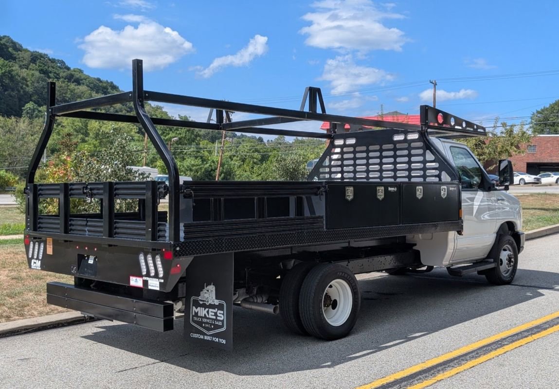 Used 2019 Ford E-450 and Econoline 450 Super Duty w/ Power Windows & Locks Group image 2