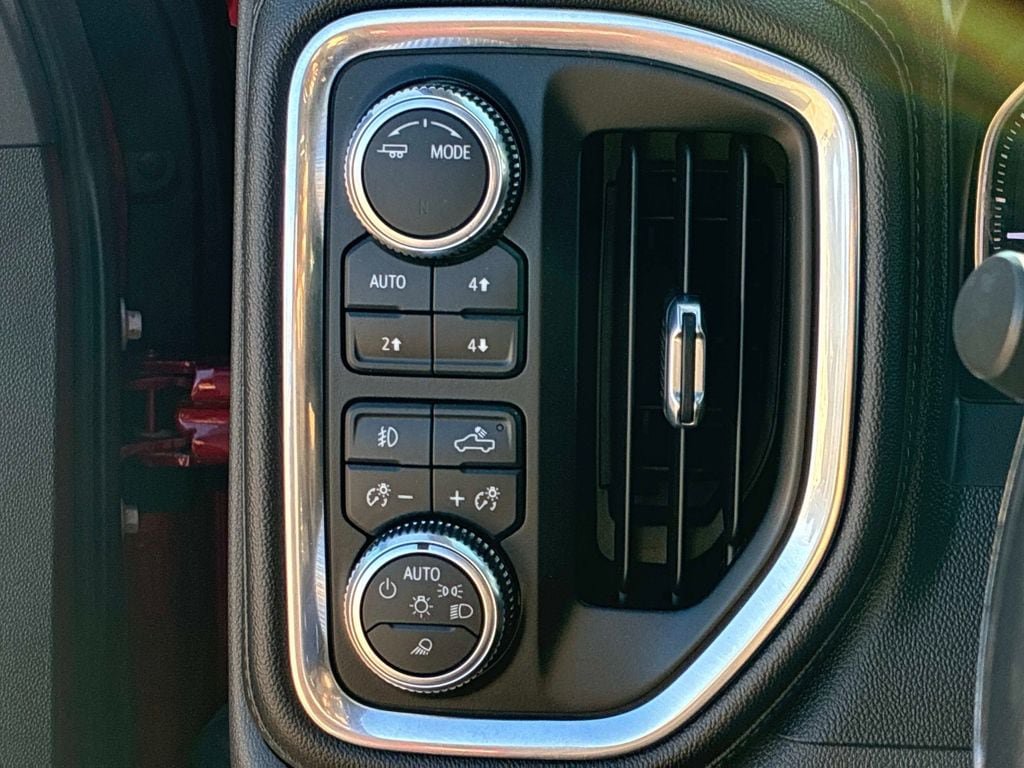 Used 2021 GMC Sierra 1500 SLT AWD/4WD image 24