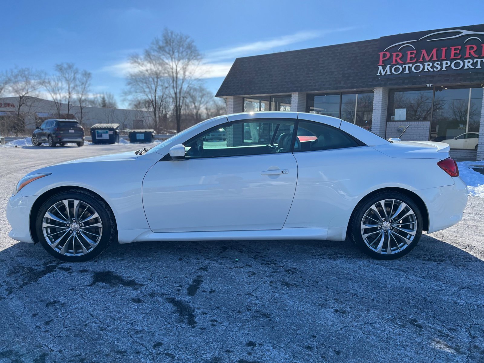 Used 2011 INFINITI G37 w/ Premium Pkg image 2