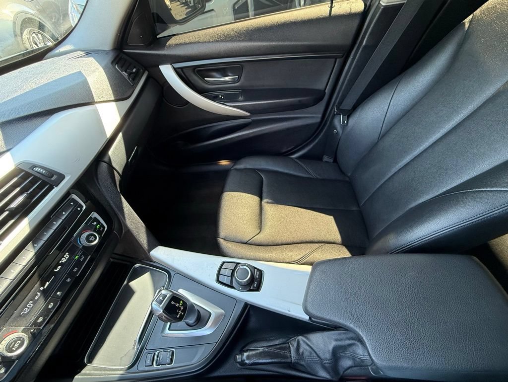 Used 2016 BMW 320i Sedan RWD image 23