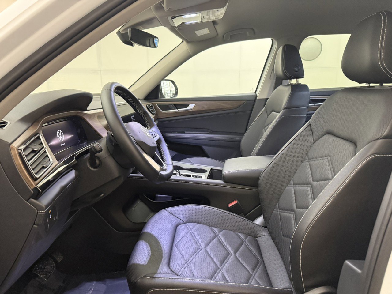 Used 2025 Volkswagen Atlas SE image 16