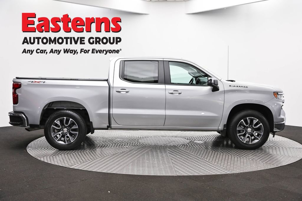 Used 2022 Chevrolet Silverado 1500 LT AWD/4WD image 4