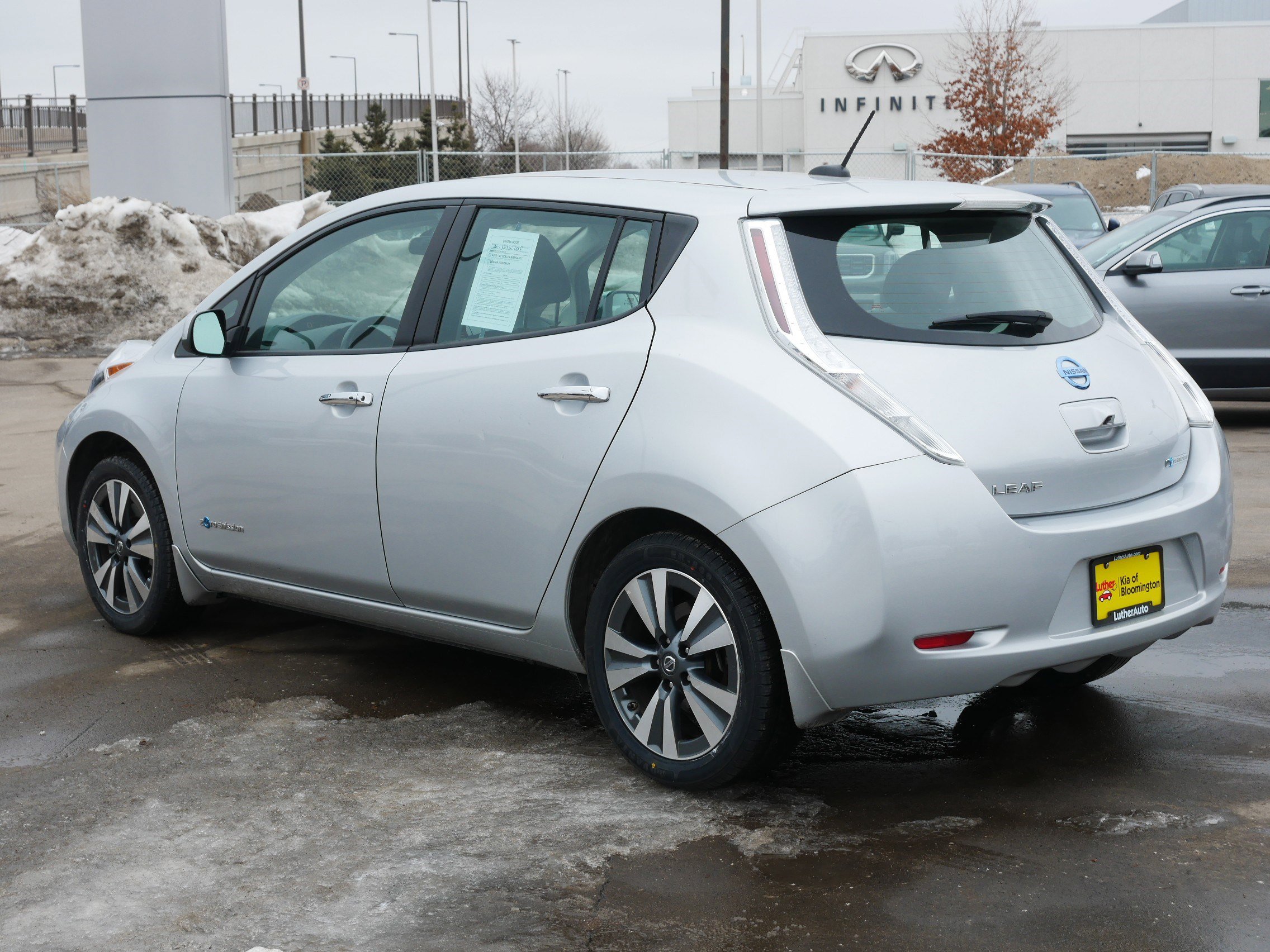 Used 2017 Nissan Leaf SV image 3