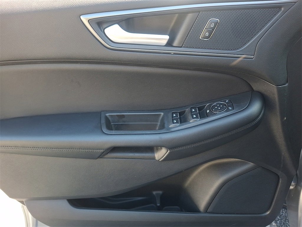 Used 2022 Ford Edge SE image 15