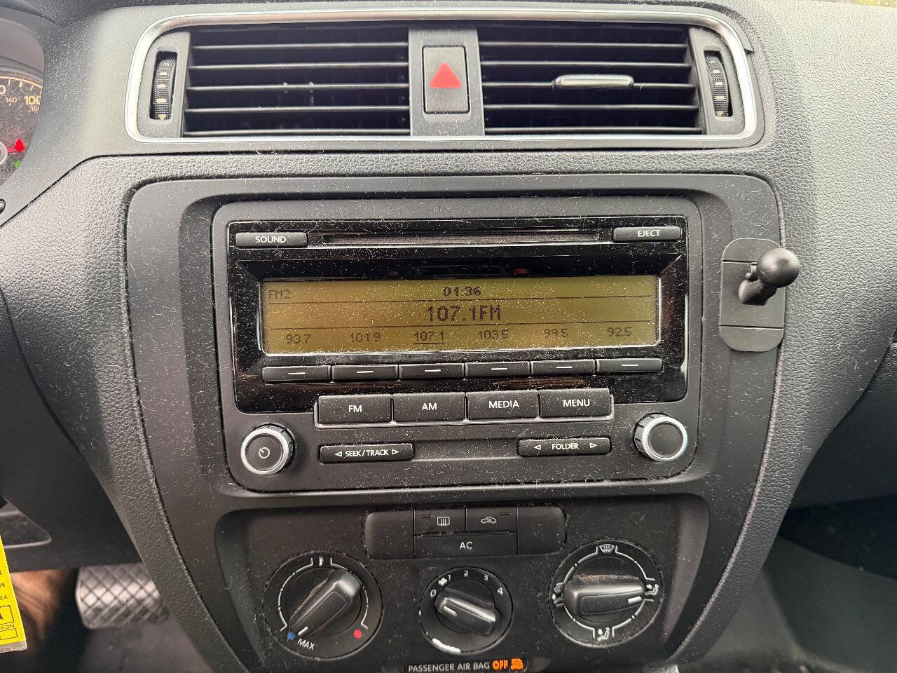 Used 2011 Volkswagen Jetta S image 16