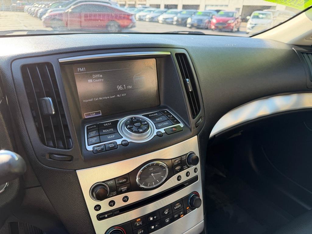 Used 2014 INFINITI Q60 Convertible w/ Premium Package RWD image 32