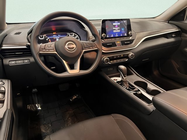 Used 2025 Nissan Altima 2.5 SV FWD image 18