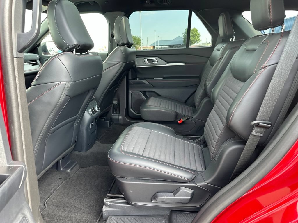 Certified 2025 Ford Explorer ST-Line w/ Premium Package AWD/4WD image 18