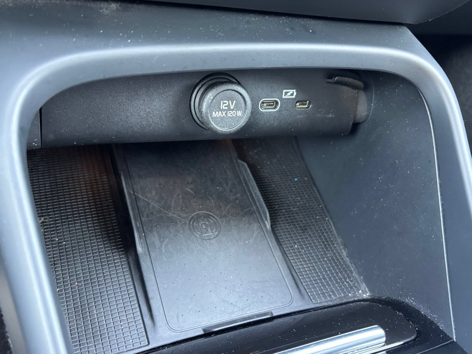 Used 2023 Volvo XC40 B4 Ultimate FWD image 23