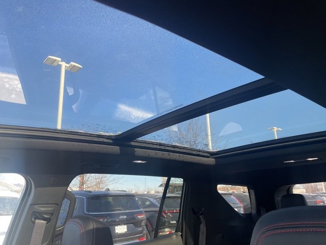 Used 2025 Chevrolet Traverse RS w/ LPO, Floor Liner Package image 12