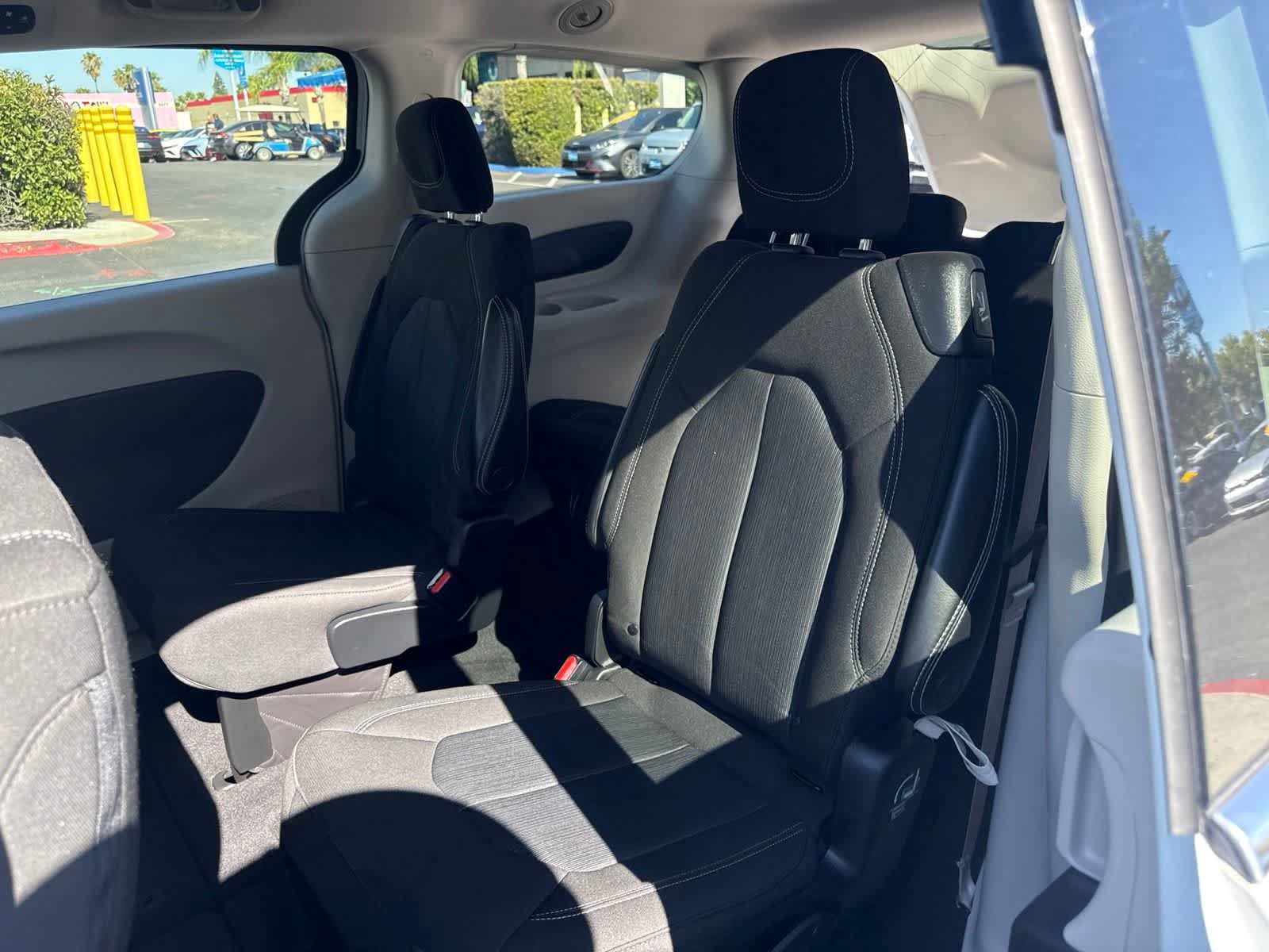 Used 2022 Chrysler Voyager LX FWD image 16