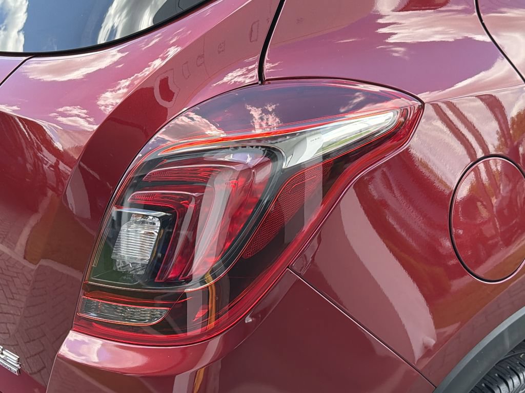 Used 2021 Buick Encore Preferred AWD/4WD image 9