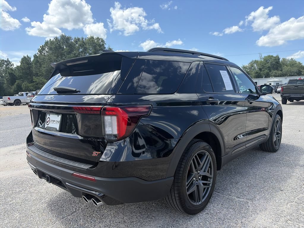 Used 2025 Ford Explorer ST RWD image 6