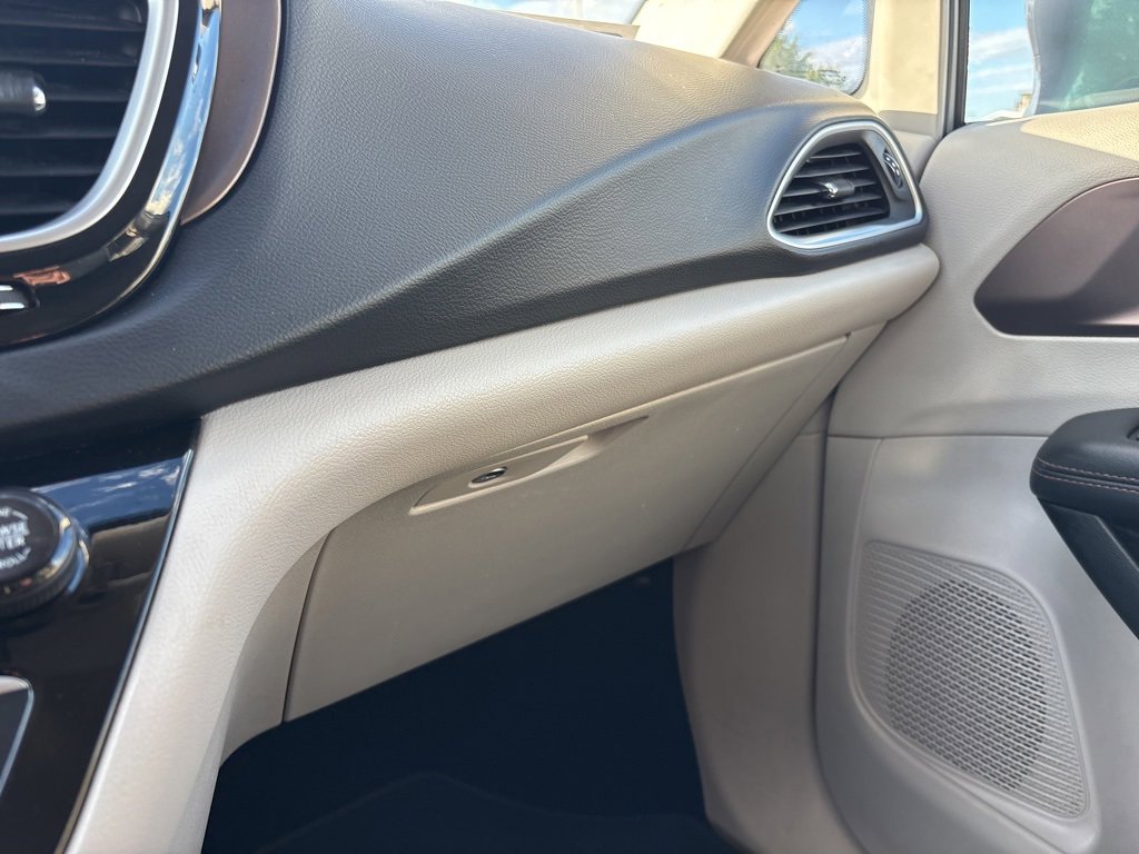 Used 2018 Chrysler Pacifica Touring-L Plus w/ Advanced Safetytec Group image 34