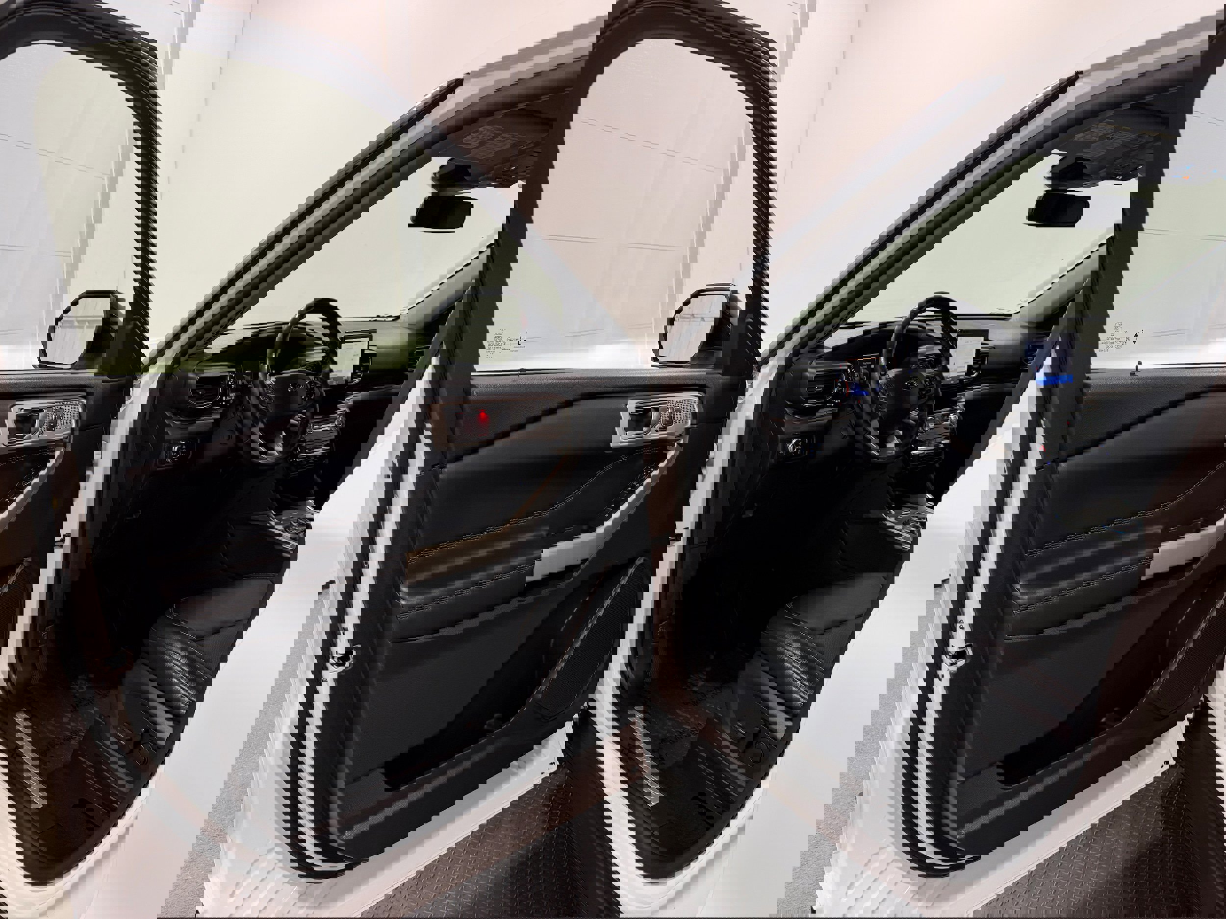 Used 2021 Ford Explorer Limited w/ Equipment Group 301A image 3