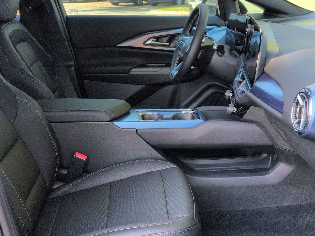 New 2026 Chevrolet Equinox EV LT FWD image 25