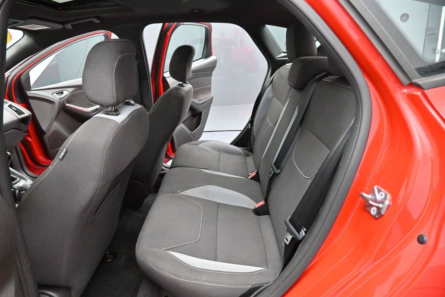 Used 2016 Ford Focus ST FWD image 28