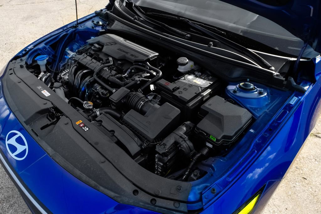 Used 2025 Hyundai Elantra SE image 48