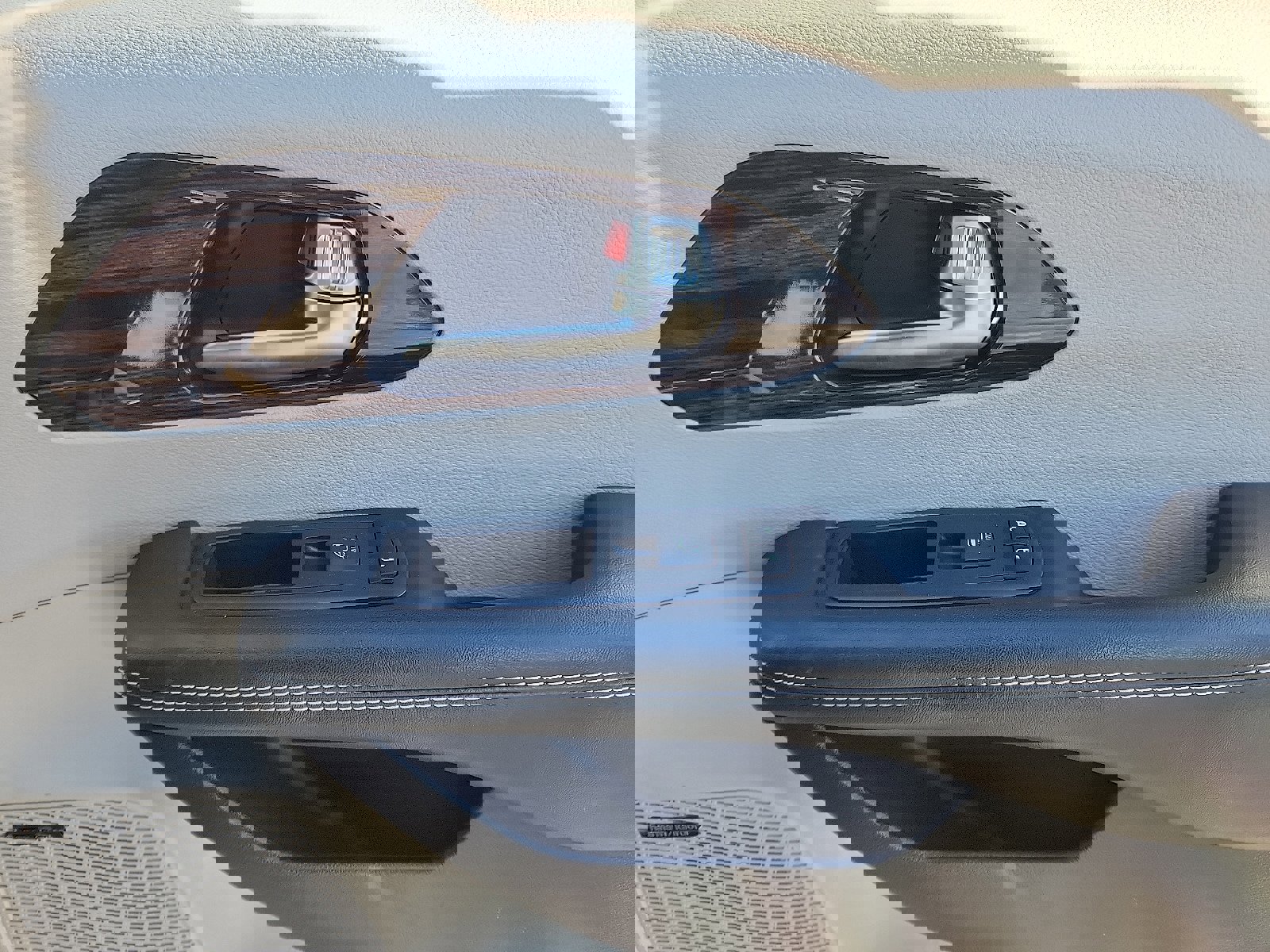 Used 2021 Chrysler Pacifica Limited w/ Uconnect Theater Family Group image 33