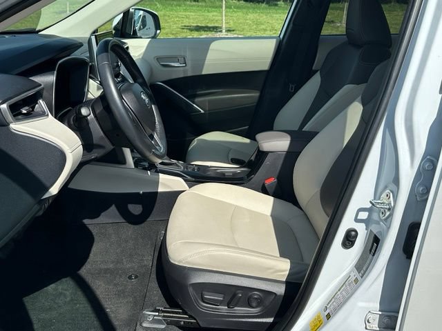 Used 2022 Toyota Corolla Cross XLE w/ Convenience Package FWD image 17