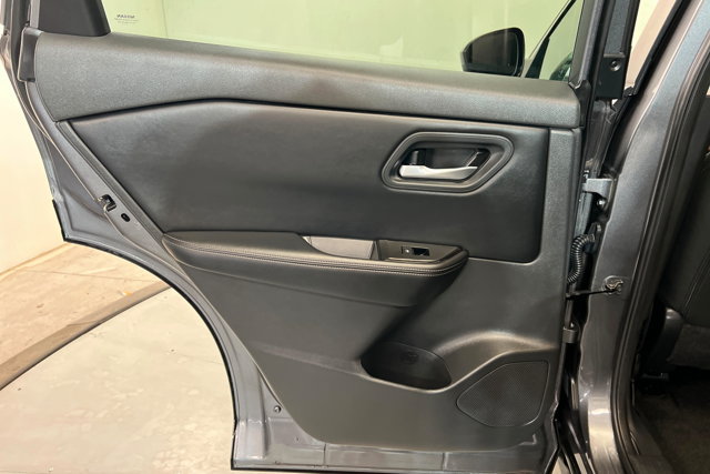 Used 2025 Nissan Rogue SV FWD image 18
