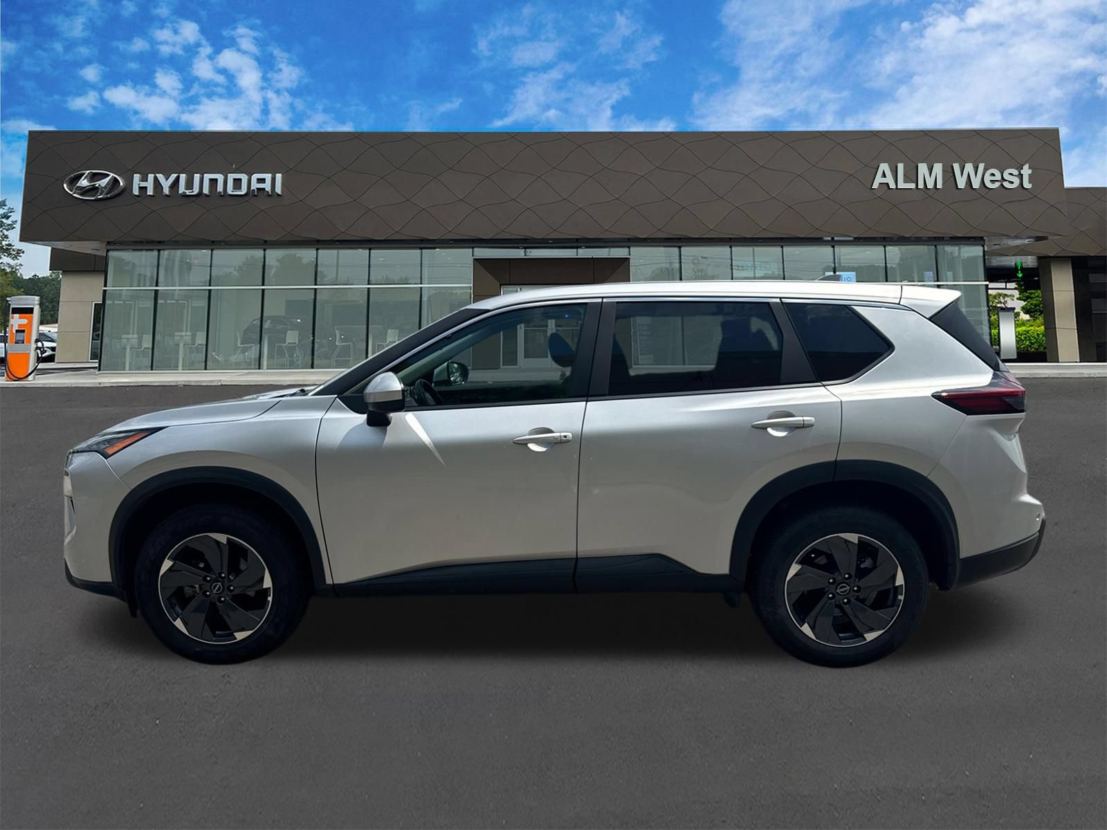 Used 2025 Nissan Rogue SV FWD image 8
