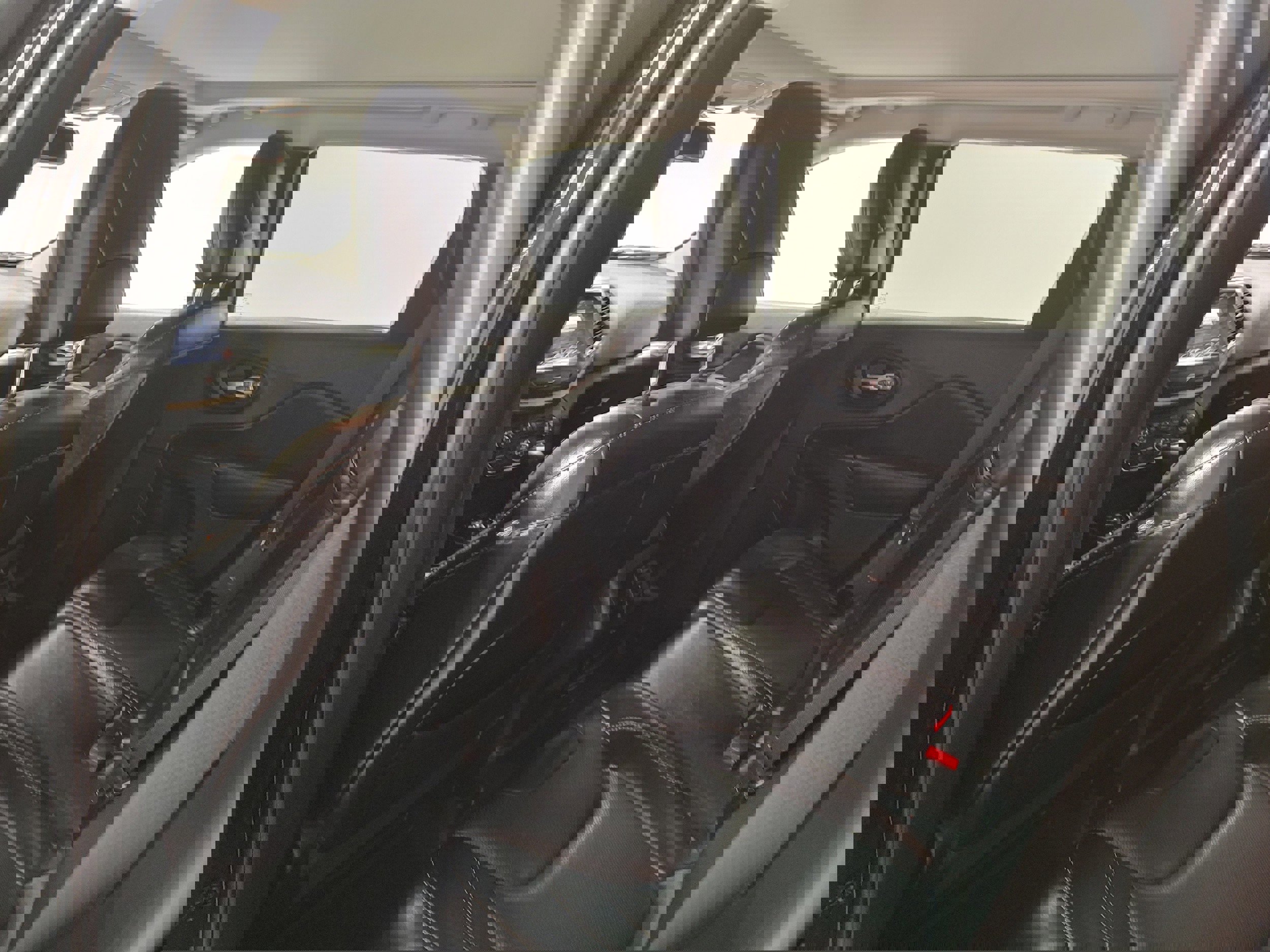 Used 2015 Jeep Cherokee Limited w/ Luxury Group image 9