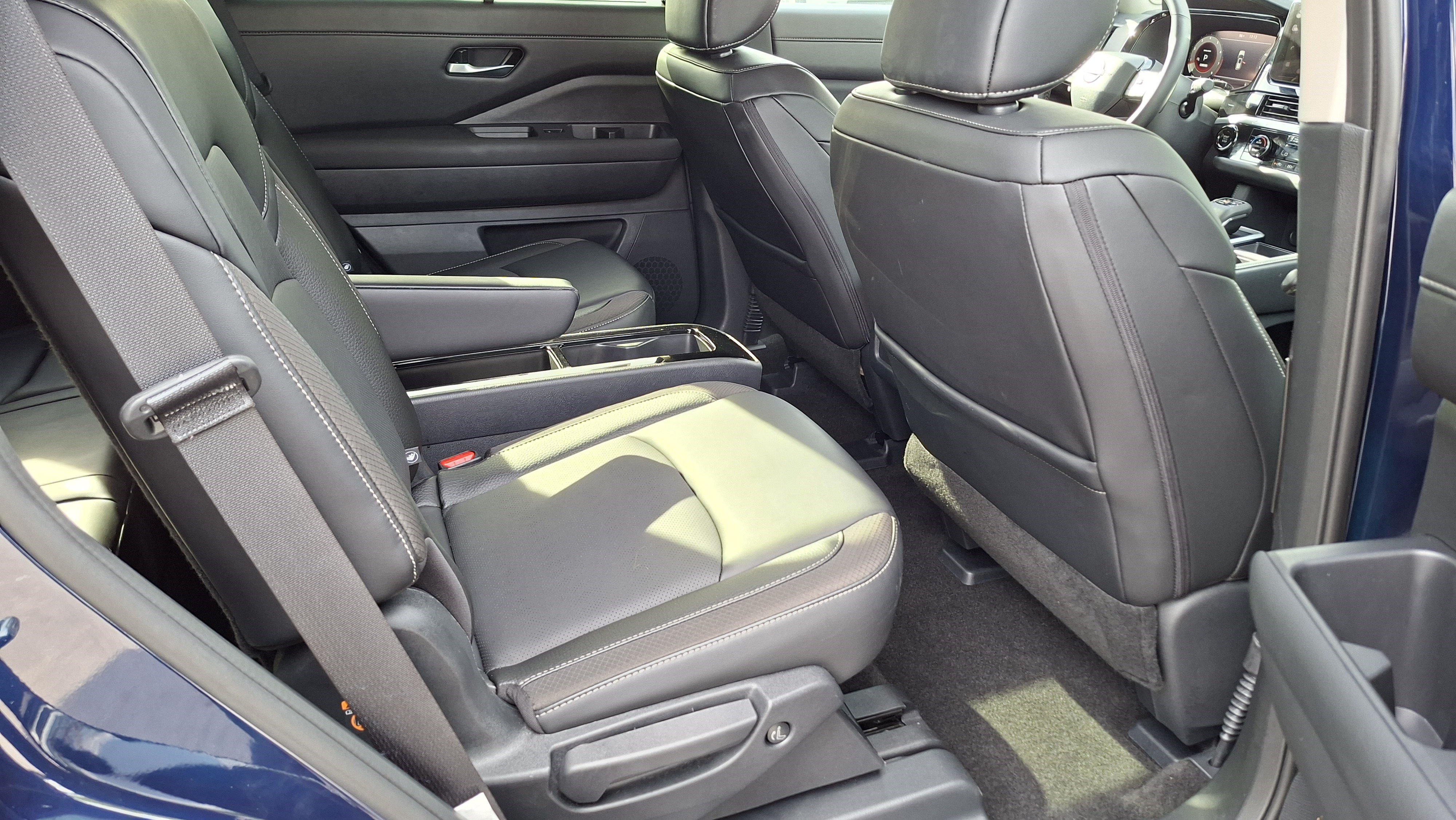 Used 2026 Nissan Pathfinder SL w/ SL Premium Package FWD image 23