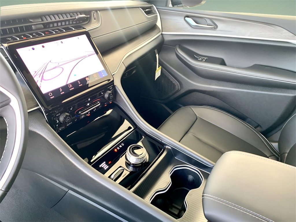 New 2025 Jeep Grand Cherokee Limited w/ Trailer Tow Package image 42