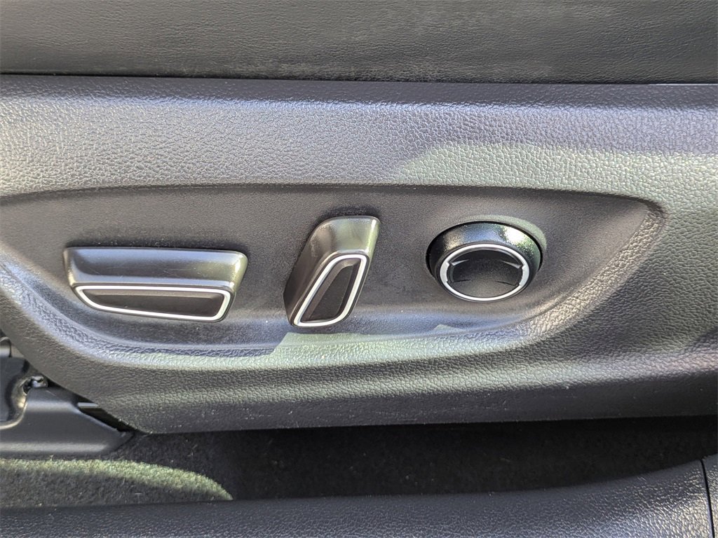 Used 2018 Toyota Prius Four image 21