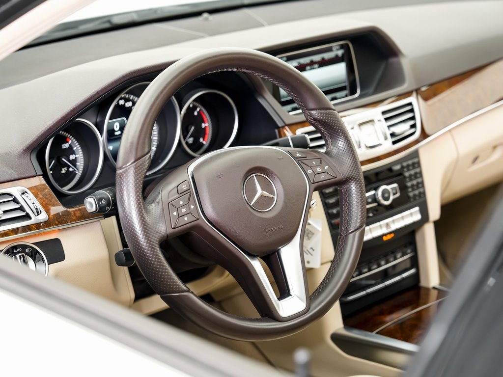 Used 2015 Mercedes-Benz E 250 BlueTEC 4MATIC Sedan image 9