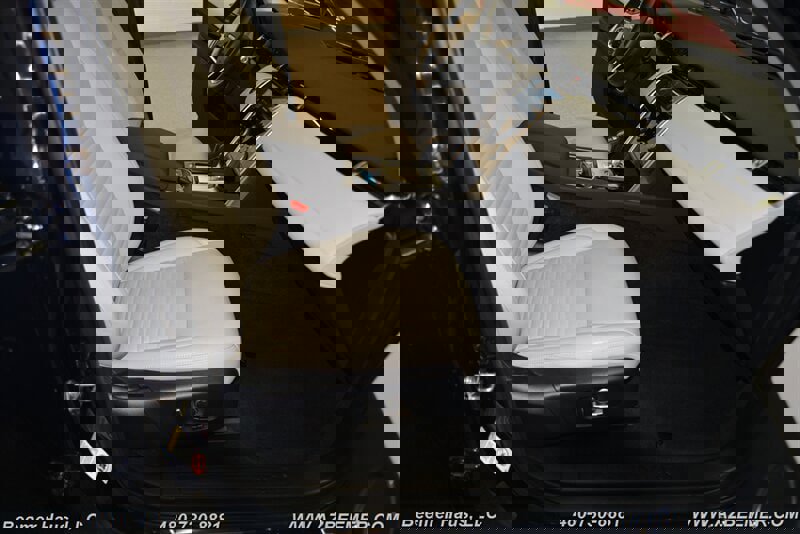 Used 2021 Land Rover Discovery Sport SE R-Dynamic image 19