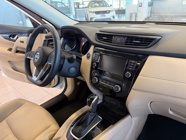 Used 2018 Nissan Rogue SV w/ Sun & Sound Touring Package AWD/4WD image 57