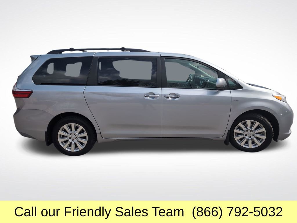 Used 2017 Toyota Sienna XLE Premium image 7