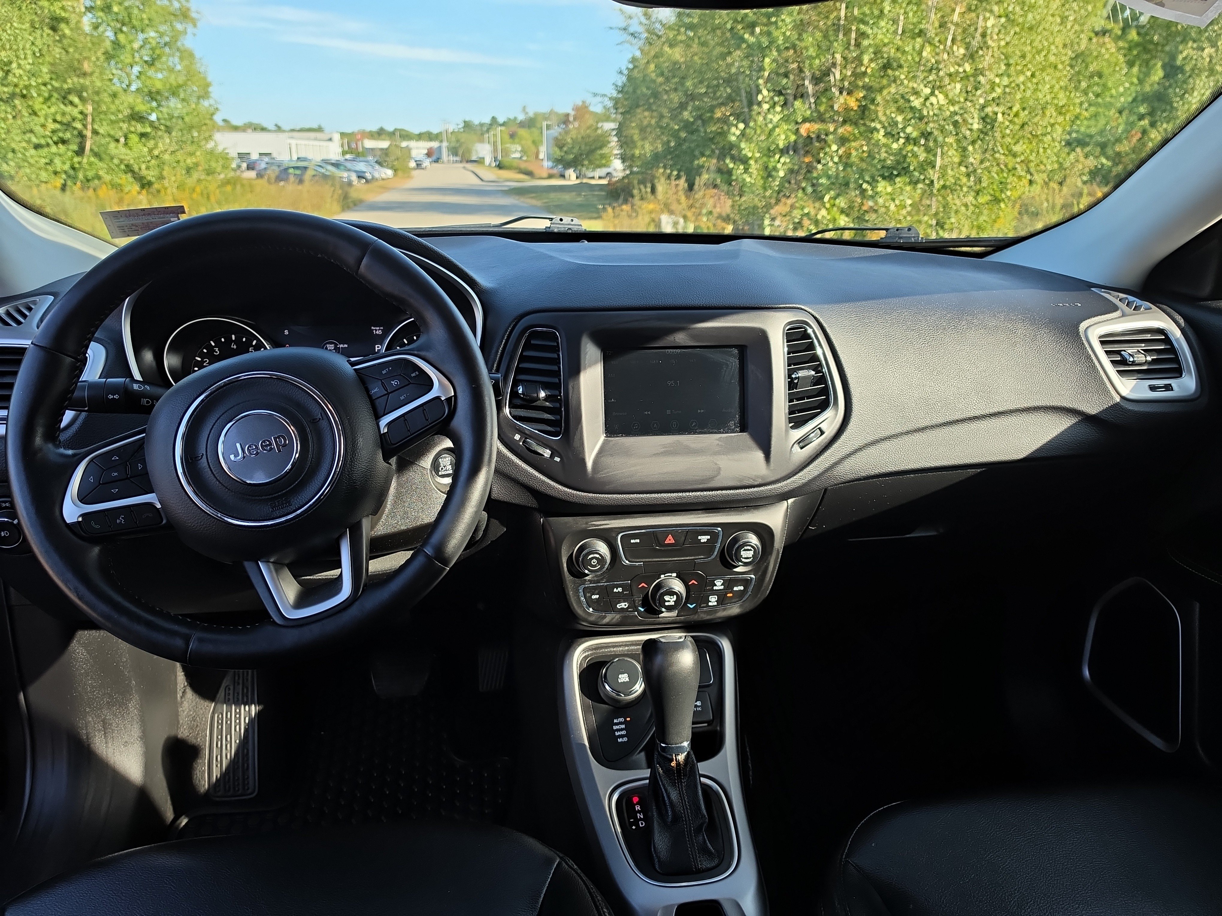 Used 2018 Jeep Compass Latitude w/ Popular Equipment Group AWD/4WD image 18