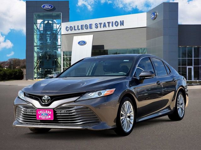 Used 2018 Toyota Camry XLE image 2