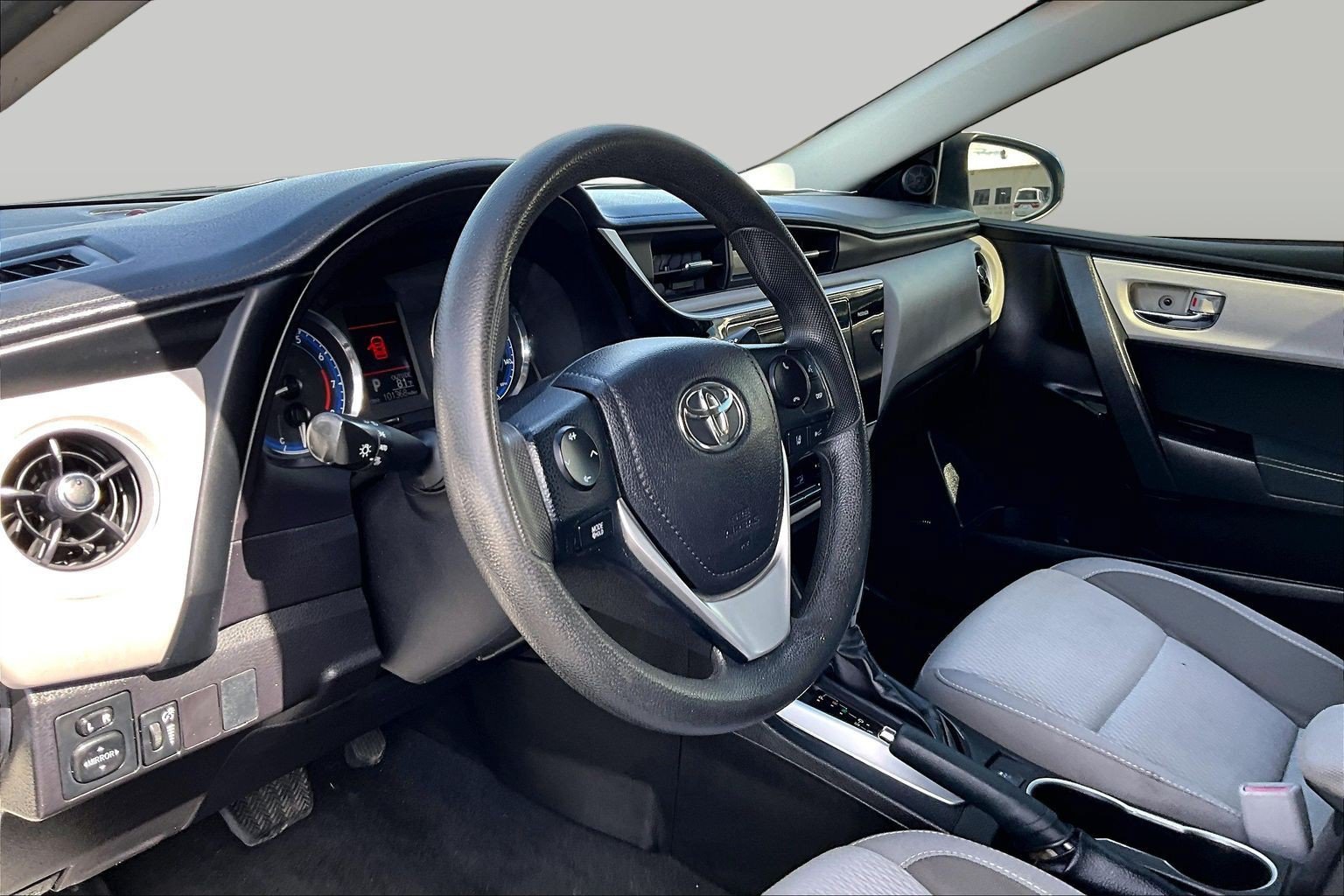 Used 2017 Toyota Corolla LE w/ Carpet Mat Package (TMS) FWD image 11