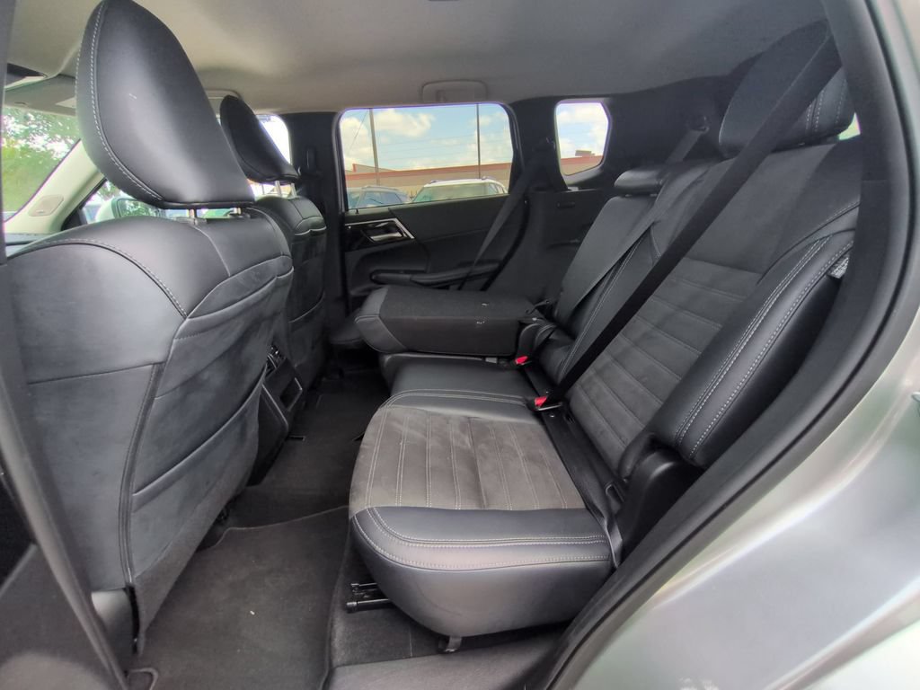 Used 2025 Mitsubishi Outlander SE FWD image 28