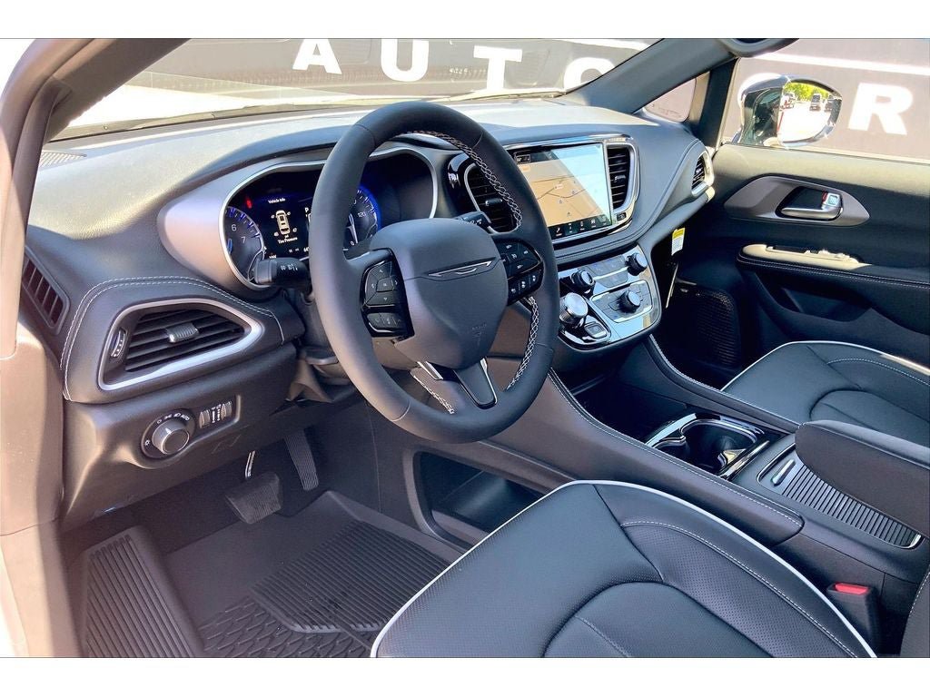 New 2027 Chrysler Pacifica Limited AWD/4WD image 6