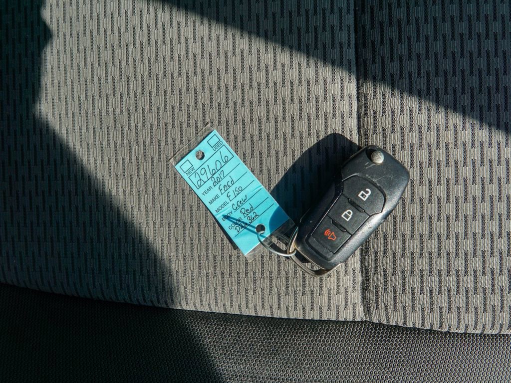 Used 2017 Ford F150 XLT AWD/4WD image 28