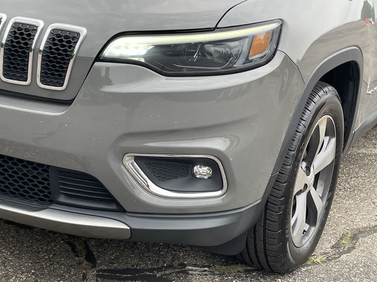 Used 2019 Jeep Cherokee Limited AWD/4WD image 37