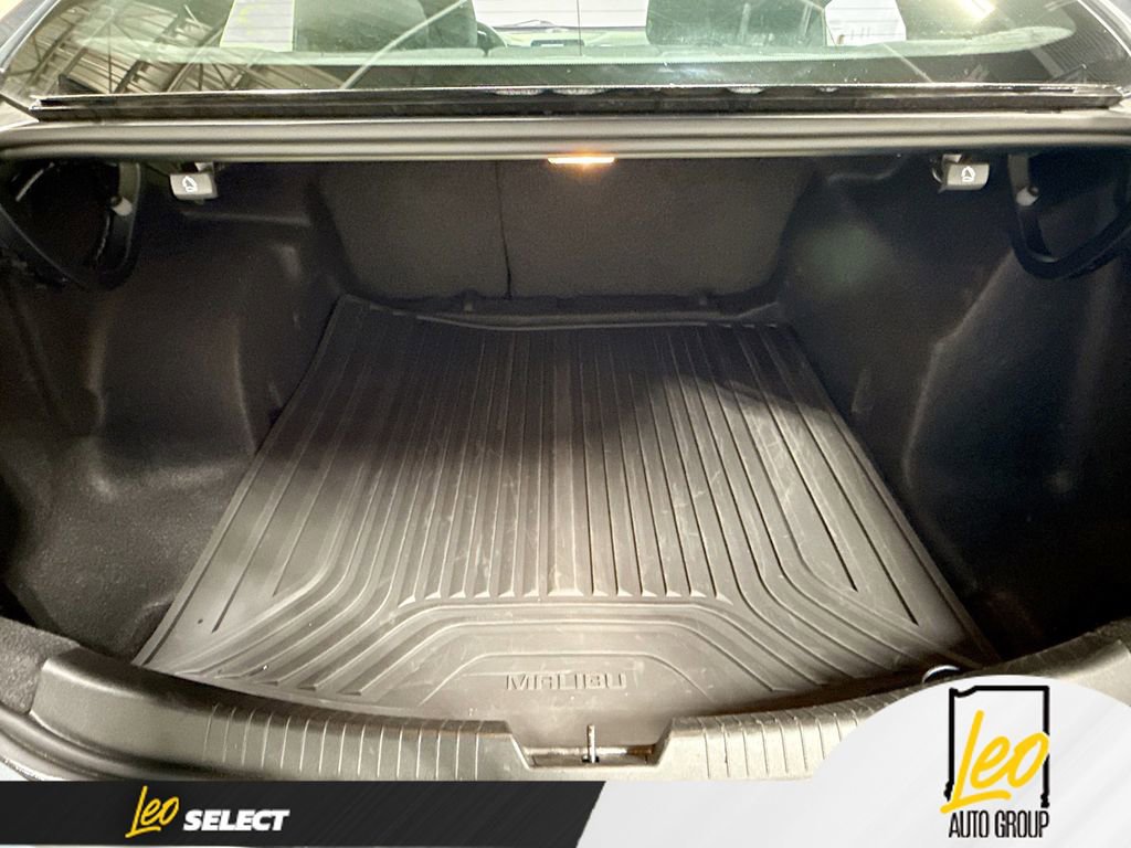 Used 2021 Chevrolet Malibu LT FWD image 25