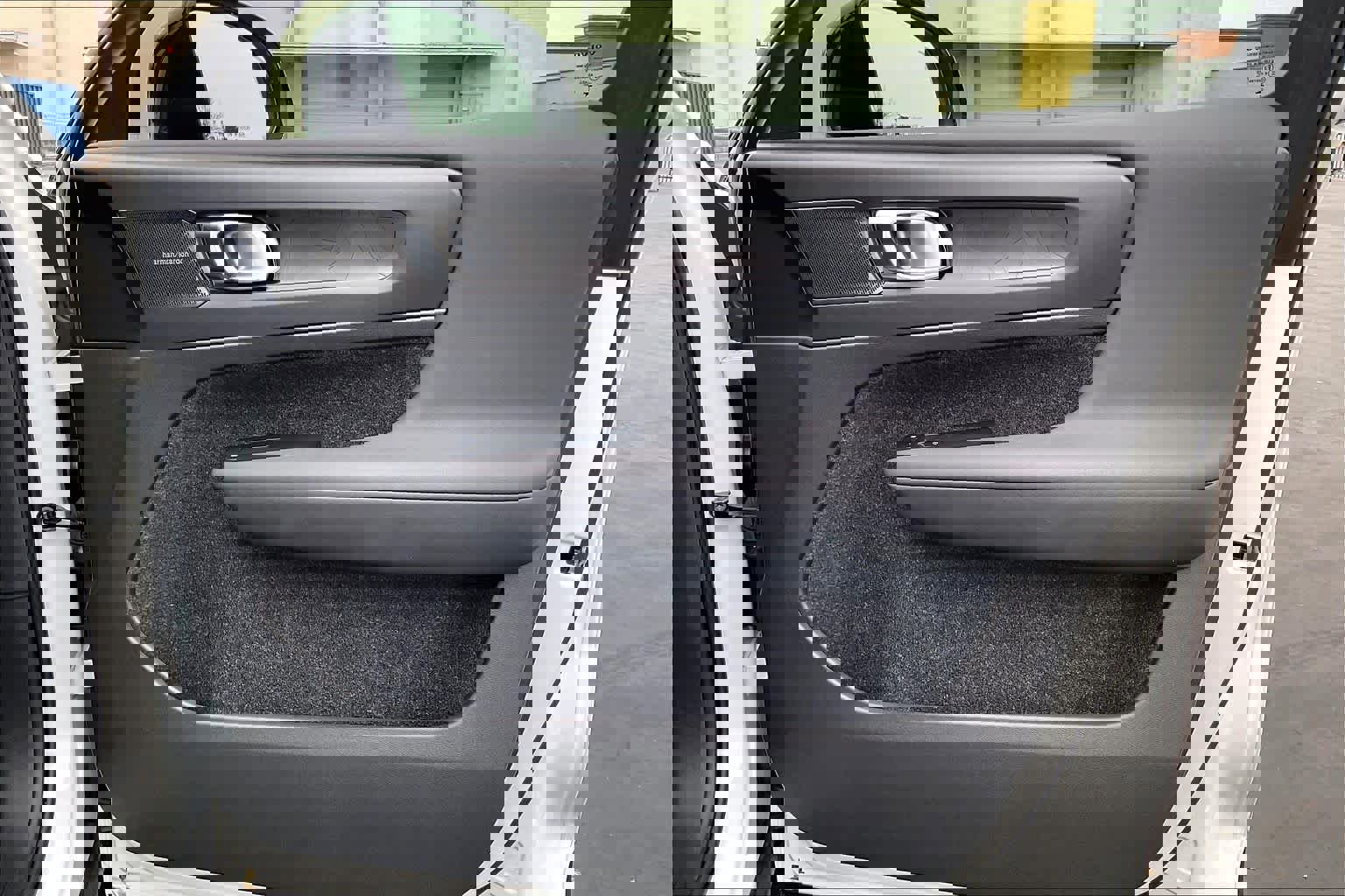 Used 2023 Volvo C40 P8 Recharge Ultimate image 27