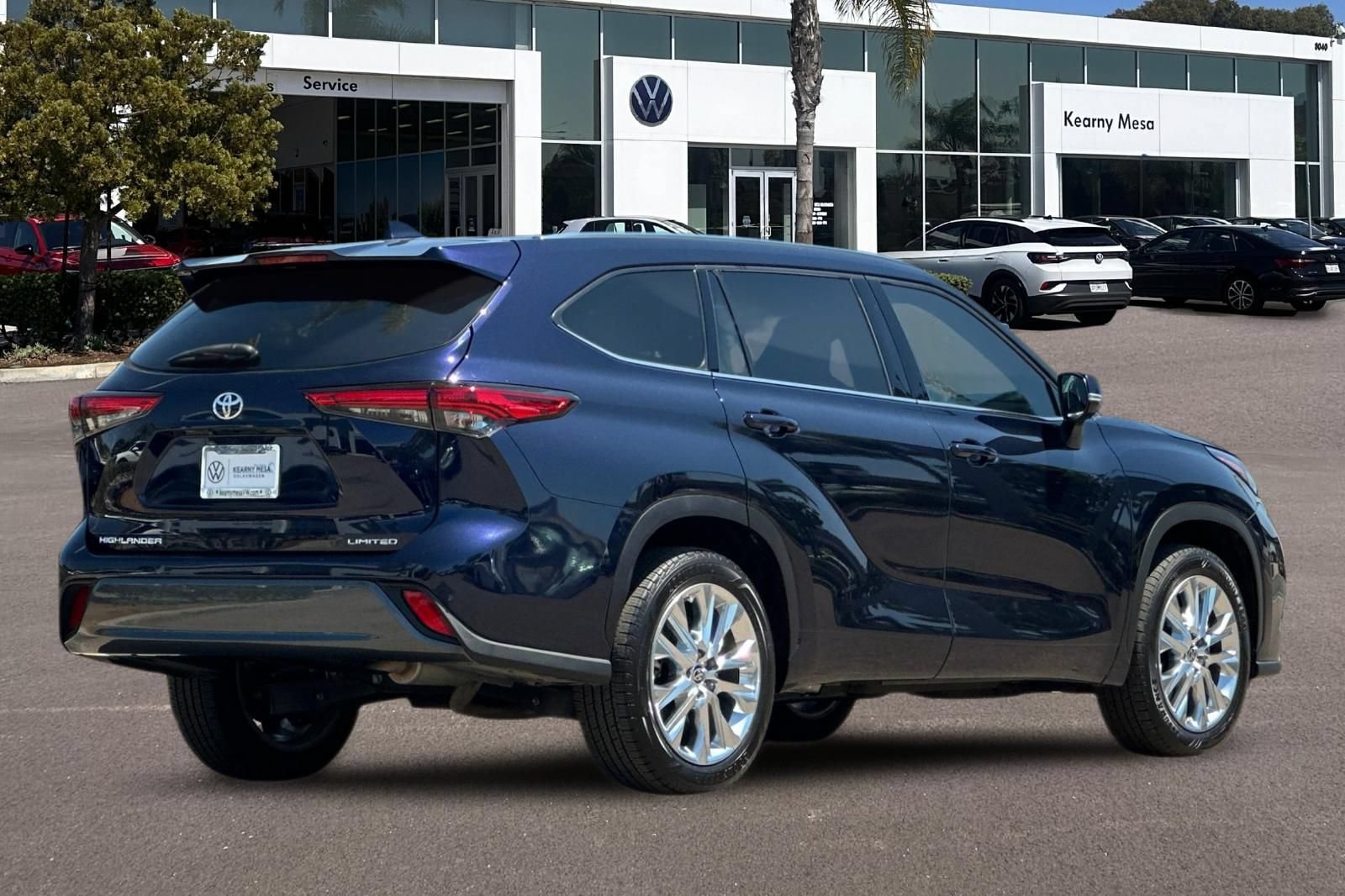 Used 2020 Toyota Highlander Limited FWD image 4