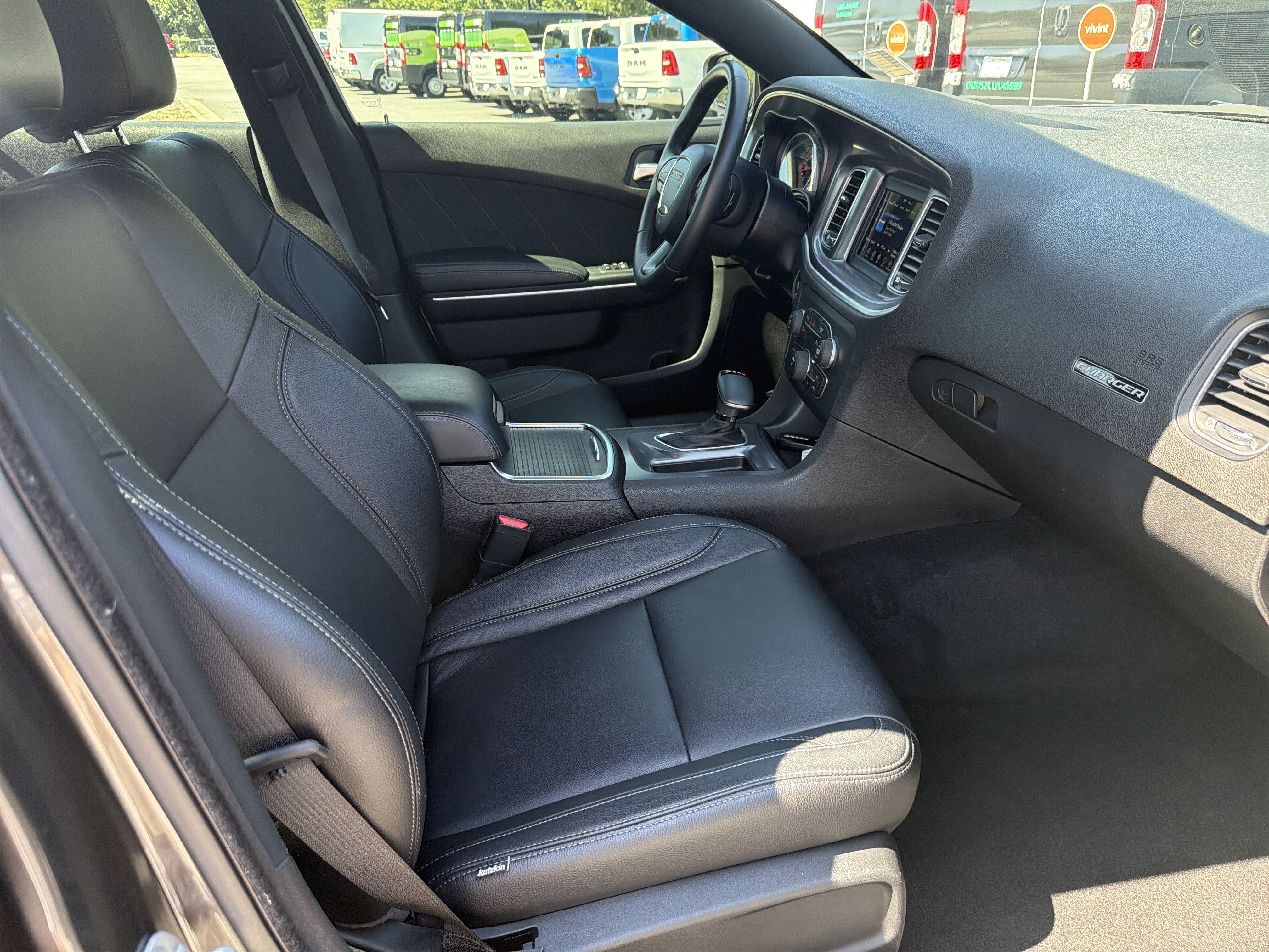 Used 2019 Dodge Charger SXT RWD image 16