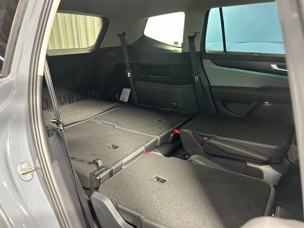 Used 2024 Volkswagen Atlas Peak Edition SE image 47