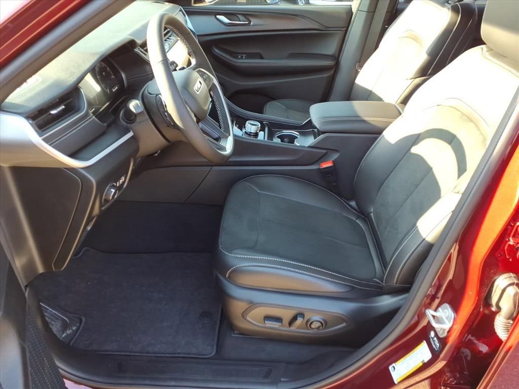 New 2025 Jeep Grand Cherokee L Altitude image 6