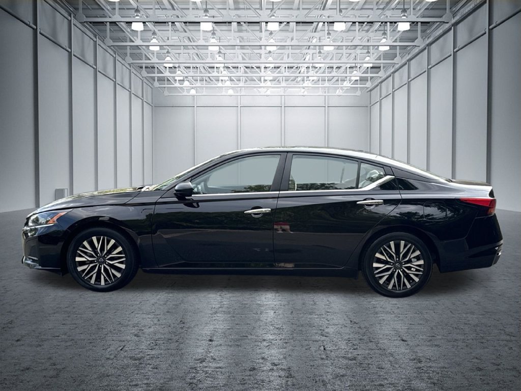 Certified 2025 Nissan Altima 2.5 SV FWD image 4